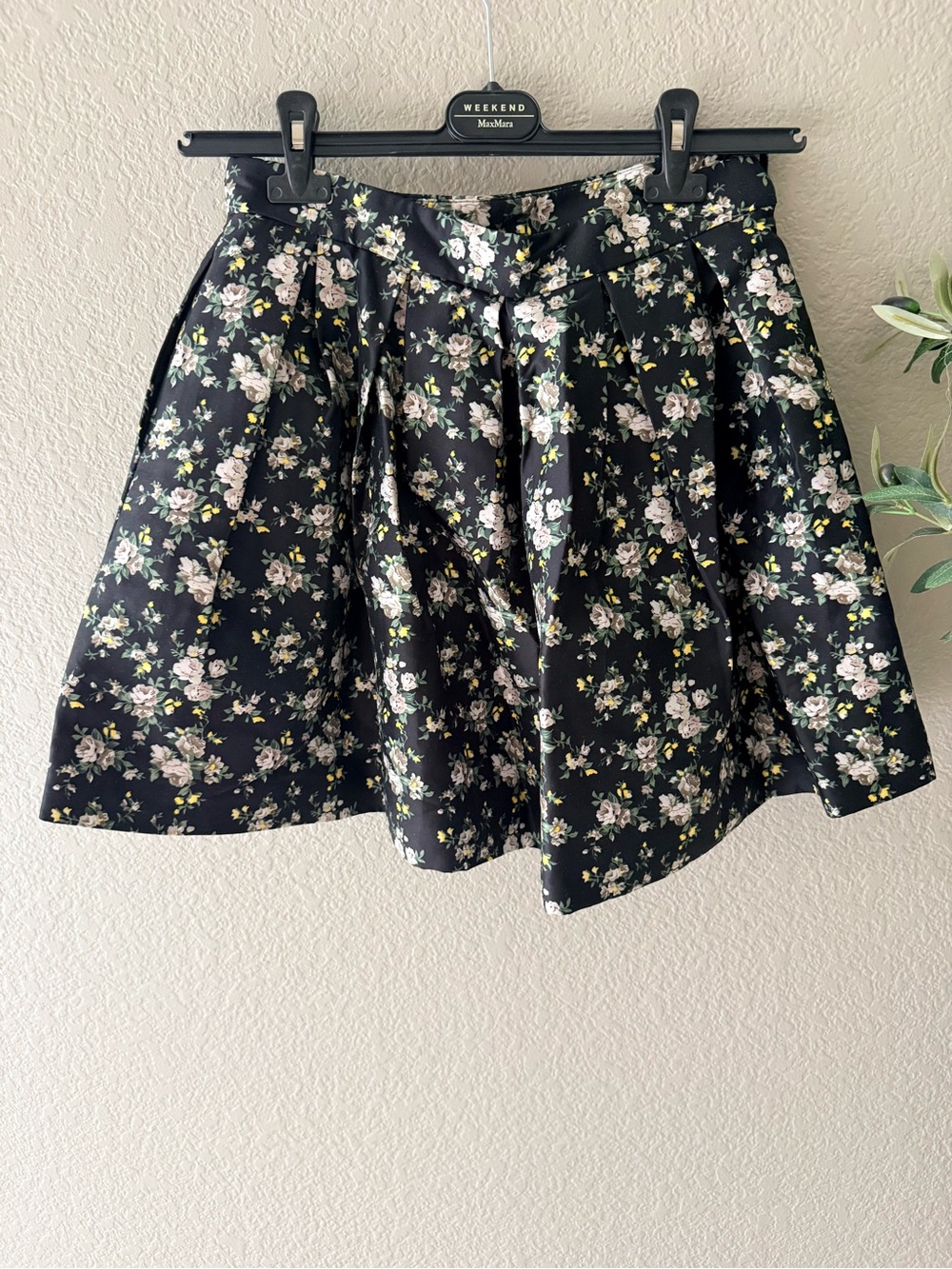 Floral Pleated A-Line Skirt - Black